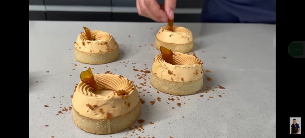BANANA CAREMAL TART, HOW TO MAKE BANANA CAREMAL TART, HOW PROFESSIONAL BAKER MAKE BANANA CAREMAL TART, EASY BANANA CAREMAL TART RECIPE